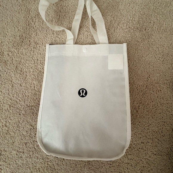 lululemon athletica Black and White Reusable bag Collection - Picture 6 of 6